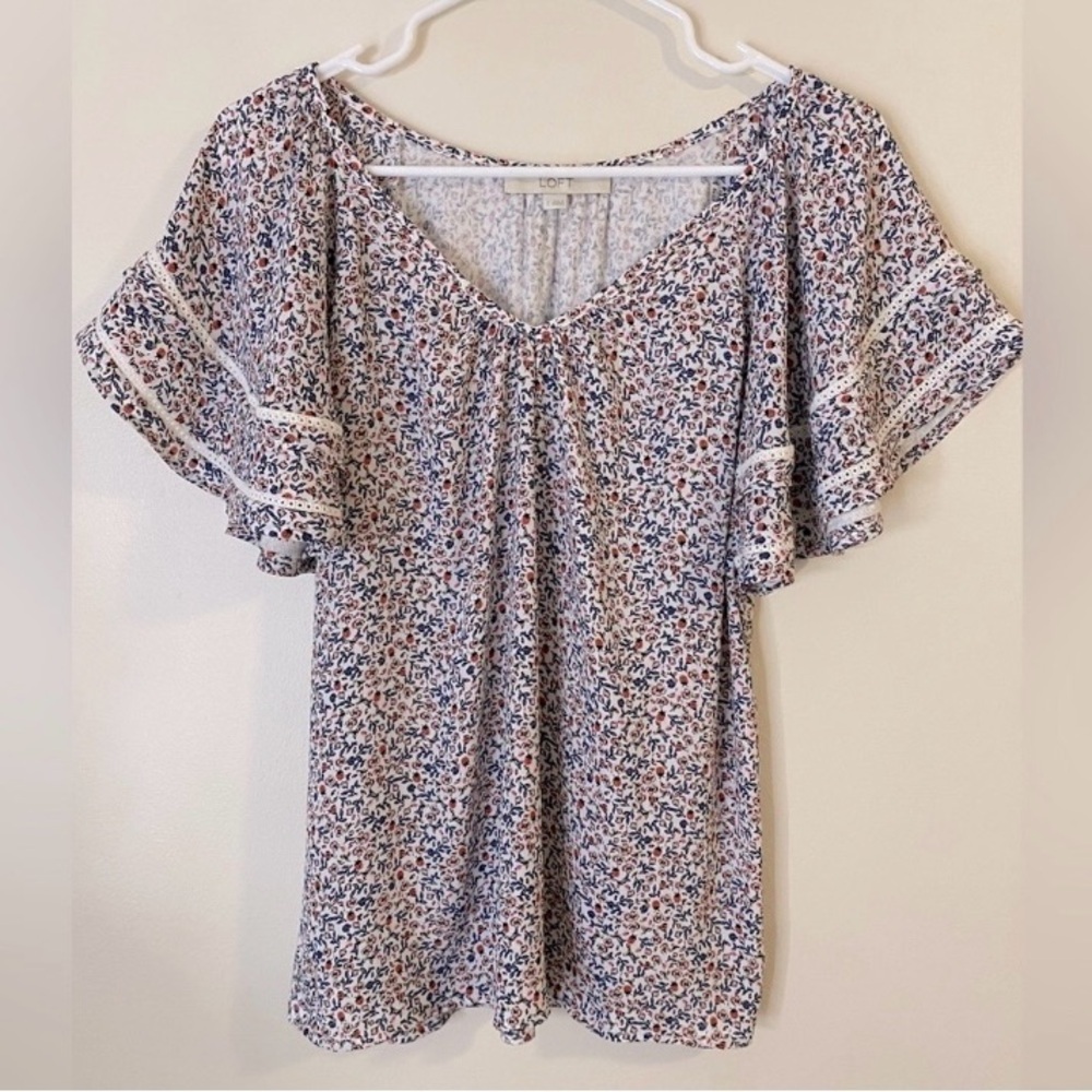LOFT  Ditsy Floral Blouse  flutter sleeves with crocheted details V-neck